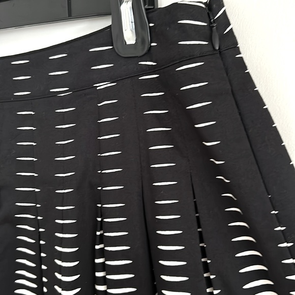Talbots Pleated Black & Cream Skirt - Picture 6 of 7